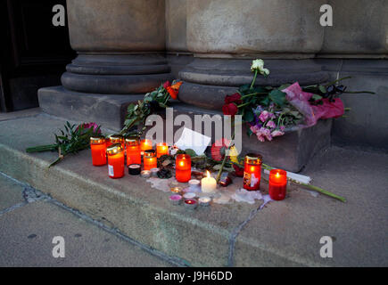 Prague, Czech Republic. 01st June, 2017. Flowers and candles at the Rudolfinum in memory of the Czech conductor Jiri Belohlavek, Prague, Czech Republic, June 1, 2017. Jiri Belohlavek, the chief conductor of the Czech Philharmonic (CF) from 2012 and of the BBC Symphony Orchestra in 2006-2012, died after a long serious illness at the age of 71 years. Credit: Katerina Sulova/CTK Photo/Alamy Live News Stock Photo