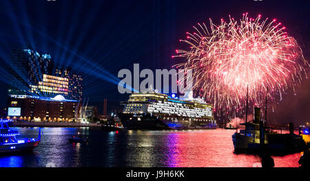 Hamburg, Germany. 01st June, 2017. dpatop - After the christening of the cruise ship 'Mein Schiff 6' a firework ignited on the Elbe river in Hamburg, Germany, 01 June 2017. The sixth cruise ship of the TUI Cruises fleet was named 'Mein Schiff 6' (lit. my ship 6) on the Nordererlbe on 1st June 2017. Photo: Christophe Gateau/dpa/Alamy Live News Stock Photo