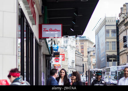 Glasgow, Scotland UK. 2nd June 2017. 9am, Grand opening of Tim Hortons Cafe & Bake Shop with large queues from the night before. Some people receiving free coffee for queuing. Credit: Barry Cameron/Alamy Live News Stock Photo