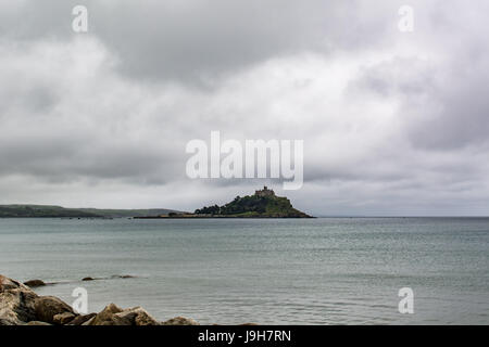 Longrock, near Marazion, Cornwall, UK. 2nd June 2017. UK Weather. A dissapointing end to the bank holiday week in south west Cornwall, with grey skies and showers for the morning. Seen here St Micahels Mount with black clouds above. Credit: cwallpix/Alamy Live News Stock Photo