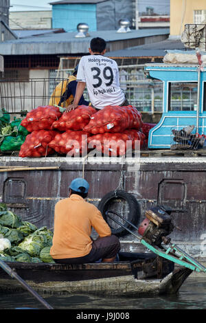 Boat selling wholesale produce, Cai Rang floating market, Can Tho, Mekong Delta, Vietnam Stock Photo