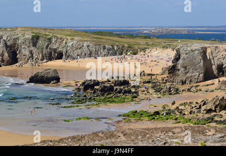 Port Blanc beach, low tide in summer, Wild coast, Quiberon peninsula (Morbihan, Brittany, France) Stock Photo