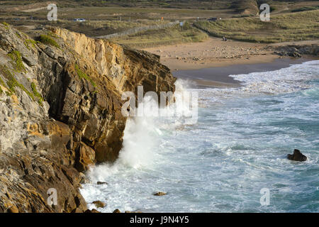 Rising tide on the wild coast, in swell time, Quiberon peninsula (Morbihan, Brittany, France). Stock Photo