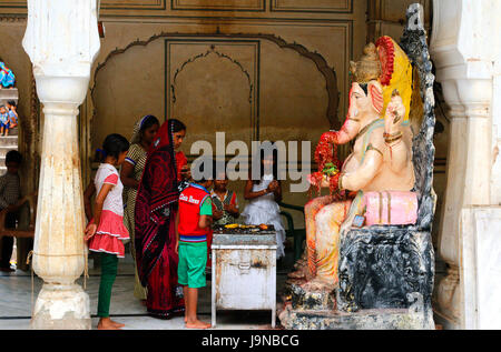 A women and kids worshiping ganesha statue in shri galta ji temple(monkey temple) near Jaipur, Rajashtan Stock Photo