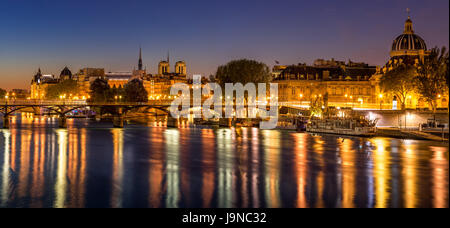 Dawn on Ile de la Cite and the Seine River with view on the French Institute and Pont des Arts. 4th and 6th Arrondissements. Paris, France Stock Photo