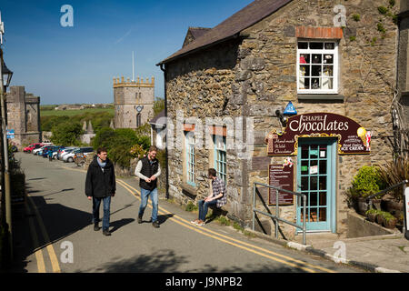 UK, Wales, Pembrokeshire, St Davids, The Pebbles, visitors walking past Chapel Chocolates sweet shop above the Cathedral Stock Photo