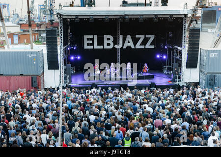 Hamburg, Germany. 2nd June, 2017. Danish singer Agnes Obel performs on the main stage on the grounds of the Blohm und Voss dockyard as part of the Elbjazz Festival in Hamburg, Germany, 2 June 2017. Photo: Markus Scholz/dpa/Alamy Live News Stock Photo