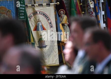 Kevalaer, Germany. 3rd June, 2017. The so-called Miraculous Image of Mary is carried in a shrine through the inner city of Kevalaer, Germany, 3 June 2017. The last procession with the image took place 25 ears ago, the usual cycle actually counts 50 years. Photo: Henning Kaiser/dpa/Alamy Live News Stock Photo