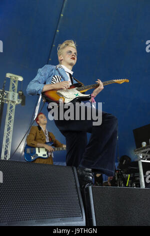London, UK. 3rd June, 2017. HMLTD at the 2017 Field Day Festival in London's Victoria Park. Photo date: 3rd June, 2017. Photo credit should read: Roger Garfield/Alamy Live News Stock Photo