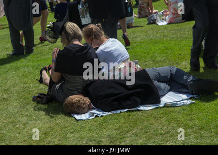 Epsom, Surrey, UK. 3rd June, 2017. Racegoers dressed up for The Derby Day meeting at Epsom Downs in glorious sunshine, attended by HM The Queen. Credit: On Sight Photographic/Alamy Live News Stock Photo