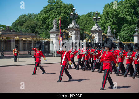 3rd June 2017. The 1st Battalion Irish Guards march past Buckingham Palace during the Major General’s Review, Trooping the Colour rehearsal. Stock Photo