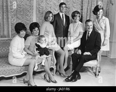 Vice President and Mrs. Spiro Agnew pose with members of their family including (from left to right), daughter Susan, Mrs. Agnew holding granddaughter Michelle, daughter Kim, son Randy, daughter Pamela, the Vice President, and Randy's wife Ann, Washington, DC, 1969. Stock Photo