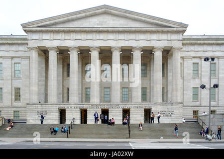The Smithsonian American Art Museum and National Portrait Gallery, part of the Donald W. Reynolds Center, Washington D.C., USA Stock Photo