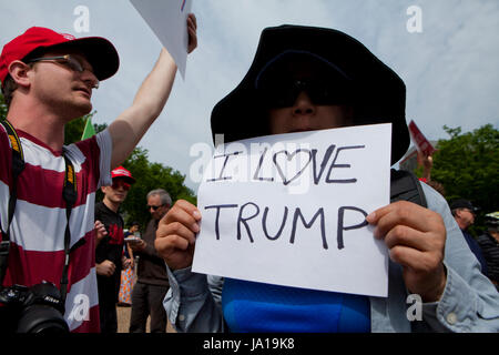 Trump supporter at a pro-Trump rally. Pictured: Woman holding 'I Love Trump' sign - Washington, DC USA Stock Photo