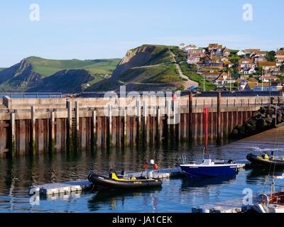 West Bay, Dorset, UK. 4th June 2017. clear, bright but cool start to the day in West Dorset. Credit: DTNews/Alamy Live Stock Photo