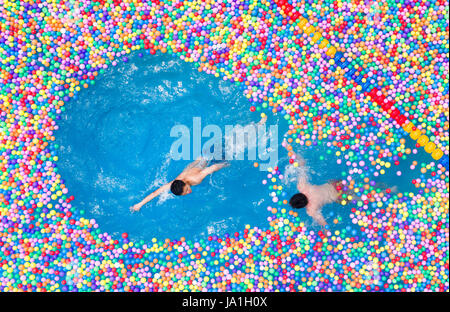 Wuhan, China's Hubei Province. 4th June, 2017. Tourists enjoy coolness at a water park in Wuhan, capital of central China's Hubei Province, June 4, 2017. Credit: Ke Hao/Xinhua/Alamy Live News Stock Photo