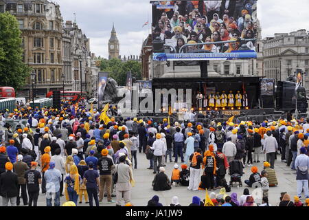 A day after the London terrorist attach, Sikhs gather in Trafalgar Square to commemorate the massacre at the Golden Temple in 1984 Stock Photo