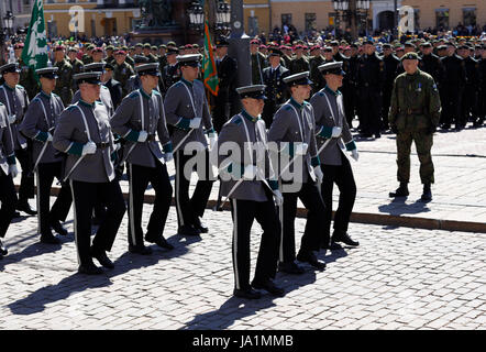 Helsinki, Finland. 4th June, 2017. Soldiers of the Guards Jaeger Regiment marching at the Senate Square Credit: Hannu Mononen/Alamy Live News Stock Photo