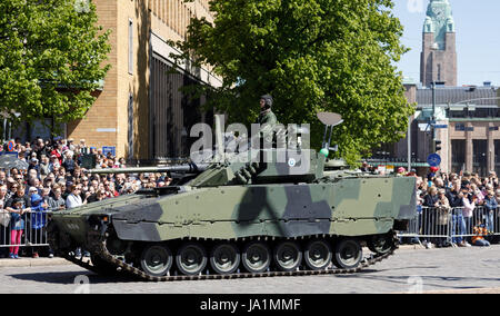 Helsinki, Finland. 4th June, 2017. Infantry fighting vehicle CV9030 on the march-by Credit: Hannu Mononen/Alamy Live News Stock Photo