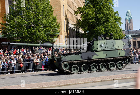 Helsinki, Finland. 4th June, 2017. Self-propelled howitzer K9 Thunder on march-by Credit: Hannu Mononen/Alamy Live News Stock Photo