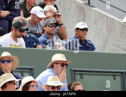 Paris, France. 04th June, 2017. Coach Carlos Moya together with Uncle Toni Nadal are watching Spanish tennis player Rafael Nadal in action during his match in the 3rd round of the ATP French Open in Roland Garros vs Spanish player Roberto Bautista Agut on Jun 4, 2017 in Paris, France. - Credit: Yan Lerval/Alamy Live News Stock Photo
