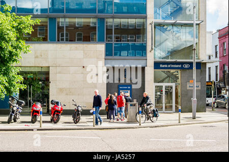 People queuing at a Bank of Ireland ATM on South Mall, Cork, Ireland. Stock Photo