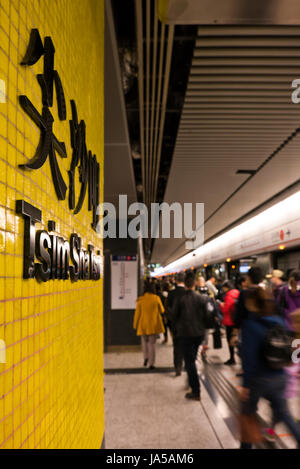 Vertical view of passengers walking along the platform of the MTR, mass transit railway, in Hong Kong, China. Stock Photo