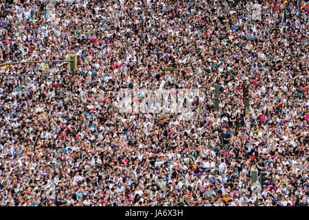 Madrid, Spain. 4th June, 2017. Thousands of Real Madrid fans celebrating the 12th Champions League title in Cibeles Square, Madrid, Spain. Credit: Marcos del Mazo/Alamy Live News Stock Photo