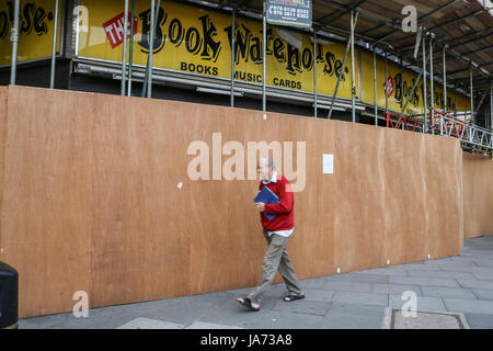 London UK. 24th August 2017. Business properties and store fronts in Notting Hill are boarded up  with temporary hoarding as a precautionary measure  as 1 million revellers are expected for the Notting Hill carnival over the 3 day street festival  during  the August  bank holiday period, Europe's biggest street festival   which celebrates Caribbean culture by the British West Indian Community Credit: amer ghazzal/Alamy Live News Stock Photo
