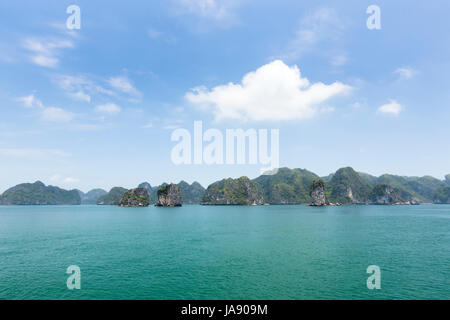 A view of the spectacular limestone karst formations in Lan Ha Bay, Halong Bay, Vietnam Stock Photo