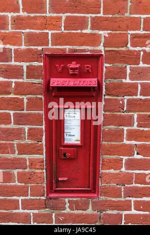 victorian post pillar box set in flemish bond red brick wall Stock Photo