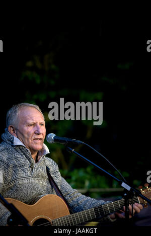 Billy Hawkins from Fisherman’s Friends singing at Trebah Garden amphitheatre in Cornwall. Stock Photo