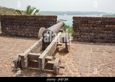 Gun overlooking the Mandovi River, at Fort Reis Magos Stock Photo