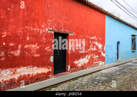 Painted houses in Spanish colonial town & UNESCO World Heritage Site of Antigua, Guatemala Stock Photo
