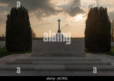 Tyne Cot Cemetery is the largest Commonwealth War Graves Commission cemetery in the world in terms of burials. Near Ieper (Ypres) in Belgium Stock Photo