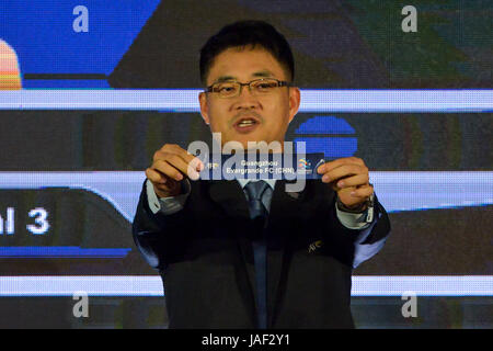 Kuala Lumpur, Malaysia. 6th June, 2017. Executive Director AFC Competitions Division, Shin Man Gil, shows the ballot of the Guangzhou Evergrande Taobao Football Club of China during the AFC Champions League Knockout Stage Draw in Kuala Lumpur, Malaysia, June 6, 2017. Credit: Chong Voon Chung/Xinhua/Alamy Live News Stock Photo