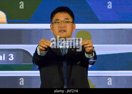 Kuala Lumpur, Malaysia. 6th June, 2017. Executive Director AFC Competitions Division, Shin Man Gil, shows the ballot of the Shanghai SIPG FC of China during the AFC Champions League Knockout Stage Draw in Kuala Lumpur, Malaysia, June 6, 2017. Credit: Chong Voon Chung/Xinhua/Alamy Live News Stock Photo