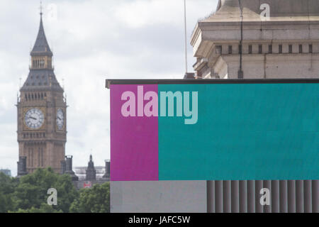 London, UK. 7th June, 2017. An electronic board displays the colours representing the main political parties on the final day of campaigning before the the British voters go the polls on June 8 to decide the next government Credit: amer ghazzal/Alamy Live News Stock Photo