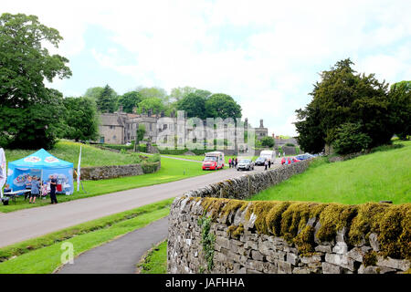 Tissington, Derbyshire, UK. May 31, 2017. A terraced row of country cottages with gardens and stone walls at Tissington in Derbyshire. Stock Photo
