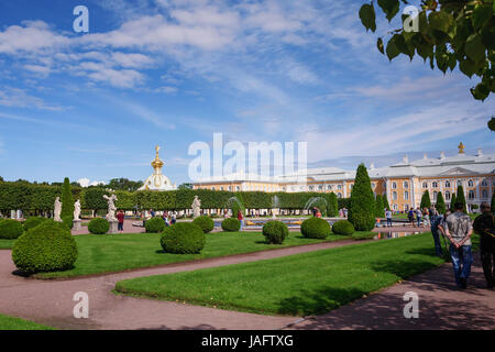 Fountains in the Palace Park of Peterhof in a sunny day, near  St Petersburg, Russia Stock Photo