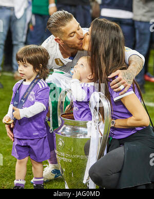 UEFA Champions League, Final, Cardiff, June 03 2017  Sergi Ramos kisses his wife Pilar Rubio, sons Sergio and Marco, celebrates with the trophy REAL M Stock Photo