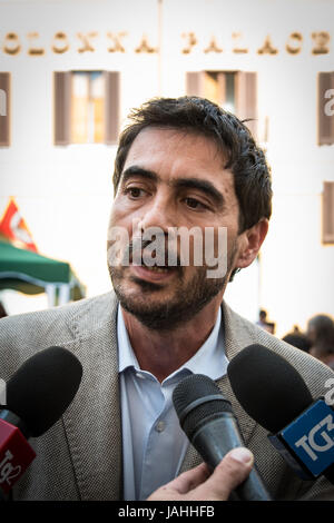 Rome, Italy. 06th June, 2017. Nicola Fratoianni at the Piazza Montecitorio of the committee to Constitutional Democracy on the electoral law in question at the Chamber of Deputies. Credit: Andrea Ronchini/Pacific Press/Alamy Live News Stock Photo