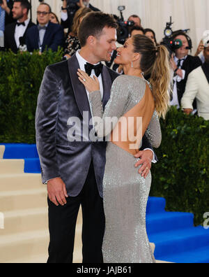 The Met Gala 2017 - Arrivals Featuring: Tom Brady, Giselle Bundchen Where:  New York, United States When: 01 May 2017 Credit: WENN.com Stock Photo -  Alamy