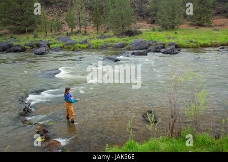 Flyfishing in Crooked River canyon, Crooked Wild and Scenic River, Lower Crooked River National Back Country Byway, Prineville District Bureau of Land Stock Photo