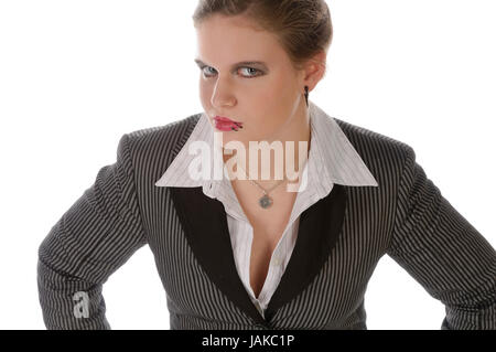 Junge Frau im grauen Business-Anzug und High-Heels posiert vor weißem Hintergrund Stock Photo