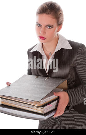 Junge Frau im grauen Business-Anzug und High-Heels trägt eine Stapel Akten vor weißem Hintergrund Stock Photo