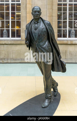 Philip Larkin statue Hull Railway Station East Yorkshire UK Stock Photo ...