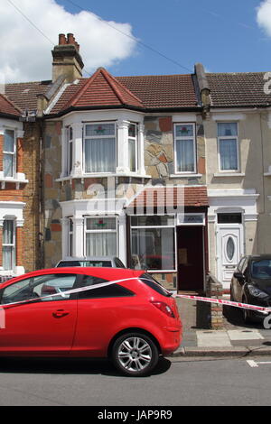 Ilford, East London, UK. 07th June, 2017. Wednesday 07/06/2017 Metropolitan Police Officers from the Counter terrorism Command and Territorial Support group raided a house in Ilford East London at about 01:30hrs. It is understood from local media this was in connection with the ongoing investigation into the London Bridge Terror Attack. It is reported by local media that one male has been arrested on suspicion of the commission, preparation or instigation of terrorists acts and is currently being held in a South london police Station. Credit: HOT SHOTS/Alamy Live News Stock Photo