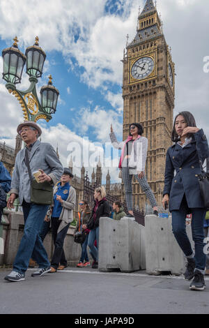 London, UK. 07th June, 2017. Tourists seem happy to find alternative uses for the new security barriers on Westminster Bridge. London 07 June 2017. Credit: Guy Bell/Alamy Live News Stock Photo