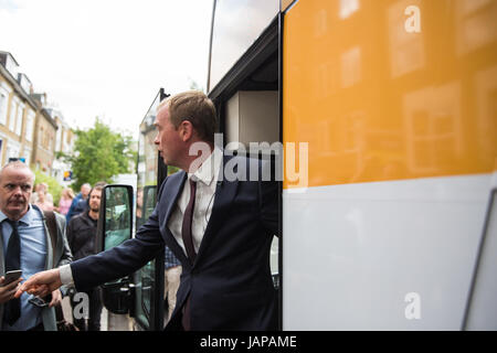 Twickenham, UK. 7th June, 2017. Tim Farron, Liberal Democrat leader, departs on the battle bus after campaigning with local candidate Vince Cable on the last day of campaigning ahead of tomorrow's general election. Credit: Mark Kerrison/Alamy Live News Stock Photo